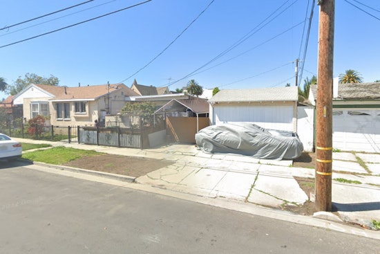 Los Angeles Firefighters Rapidly Contain Garage Blaze in Vermont Vista