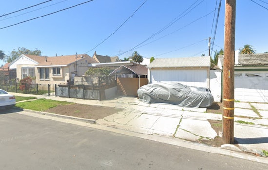 Los Angeles Firefighters Rapidly Contain Garage Blaze in Vermont Vista