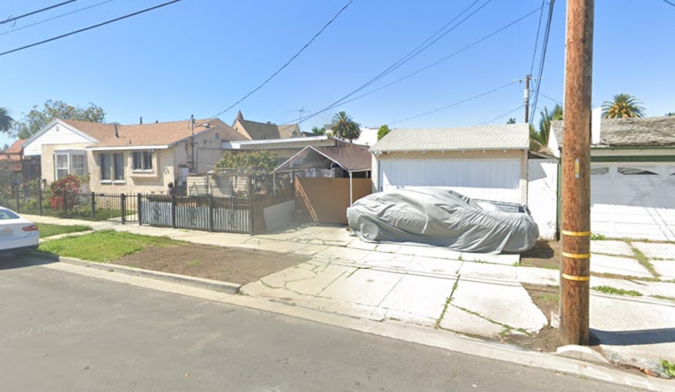 Los Angeles Firefighters Rapidly Contain Garage Blaze in Vermont Vista