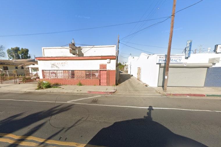 Los Angeles Firefighters Swiftly Subdue Blaze at Watts Commercial Building