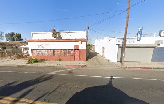 Los Angeles Firefighters Swiftly Subdue Blaze at Watts Commercial Building