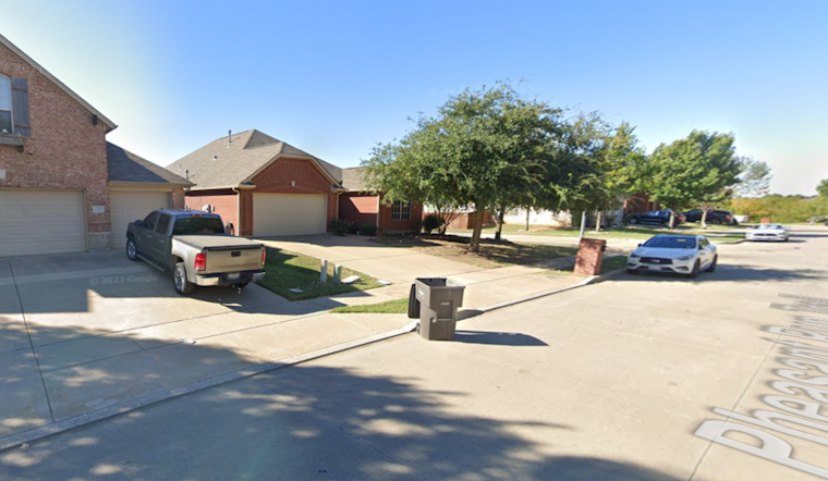 Major Fire on Pheasant Run Trail Engages Fort Worth Firefighters, Displaces Two Families