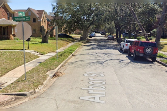 Man Wounded in Third Ward Shooting Seeks Help at Club, Houston Police Seek White Cadillac
