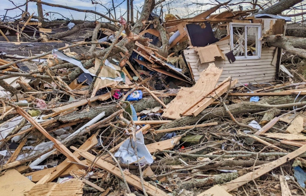 Manor and Austin Neighborhoods Rattled by EF-1 Tornado, Texans Rally in Cleanup Effort