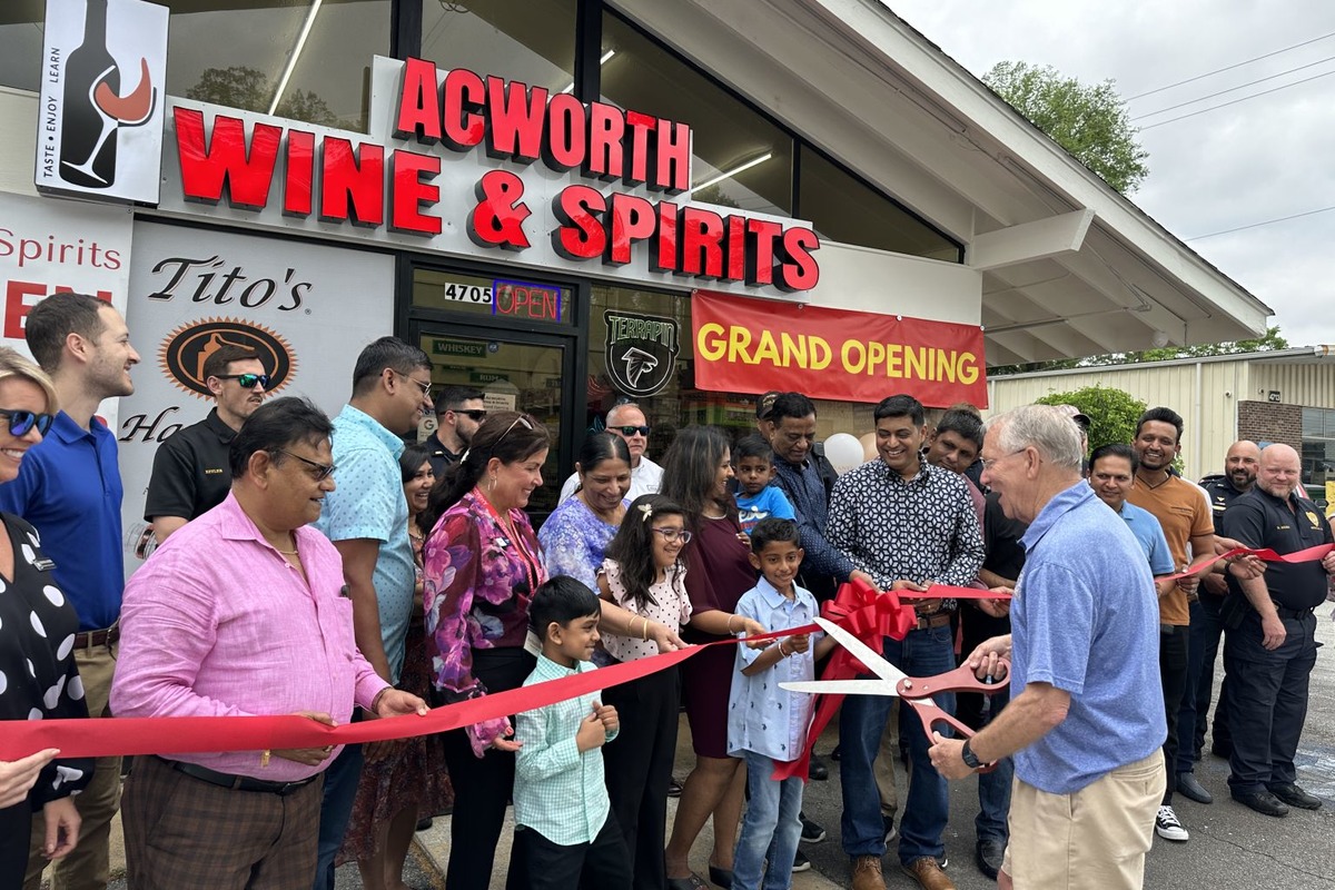 Mayor Allegood Celebrates Acworth Wine & Spirits Grand Opening in Mill