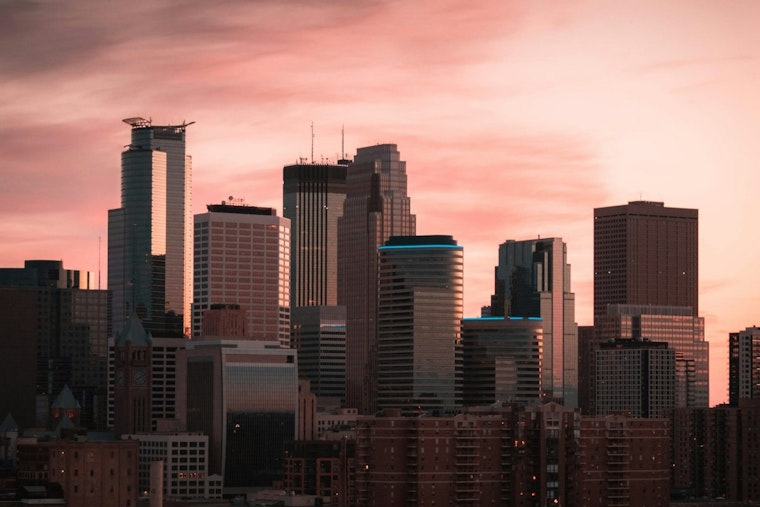 Minneapolis Braces for Sunny Sunday Before Week of Showers and Storms, NWS Advises
