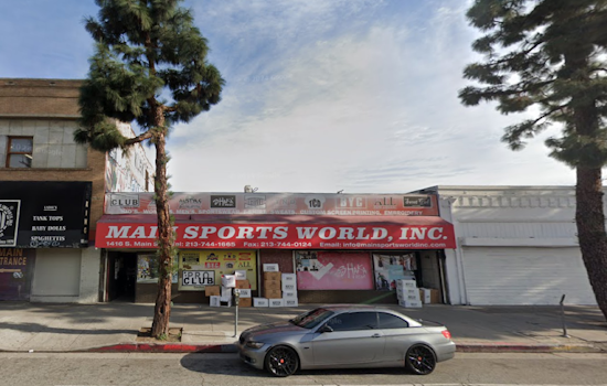 Over 140 Firefighters Battle Major Blaze in LA Fashion District, Roof Partially Collapses