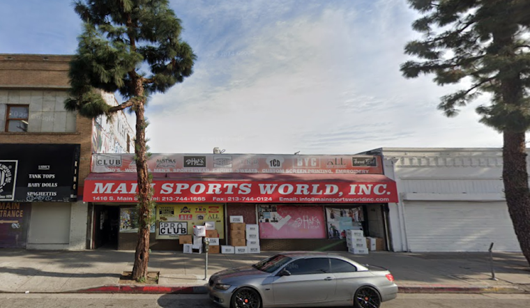 Over 140 Firefighters Battle Major Blaze in LA Fashion District, Roof Partially Collapses