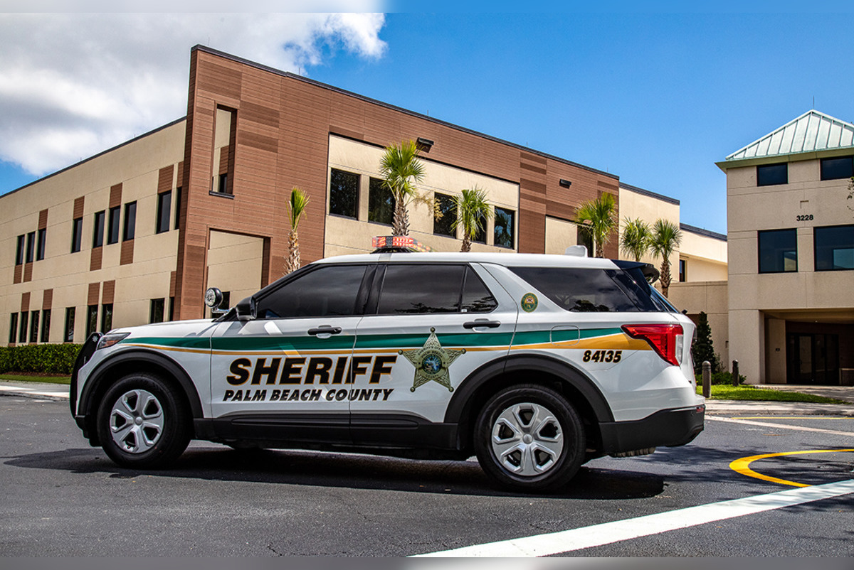 Palm Beach Sheriff's Deputy Fatally Shoots Armed Man at Boynton Beach