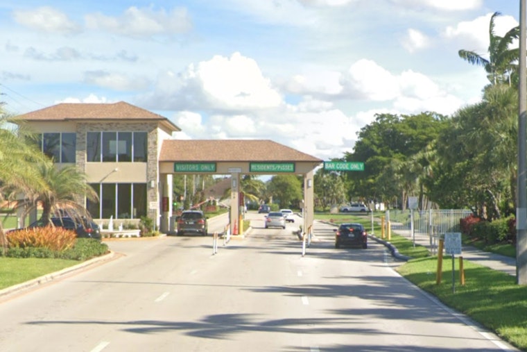 Pembroke Pines Residents Distressed by Severe Delays at Century Village Gatehouse Amid New ID Checks