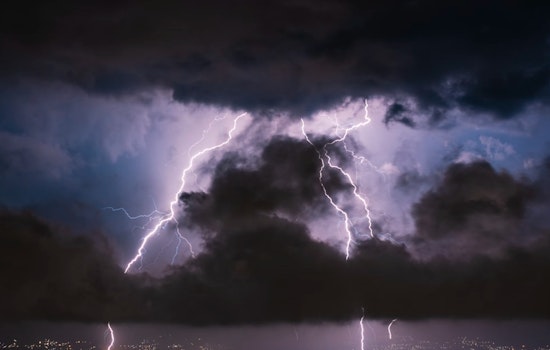 Philadelphia Braces for Showers and Thunderstorms with Temperature Swings