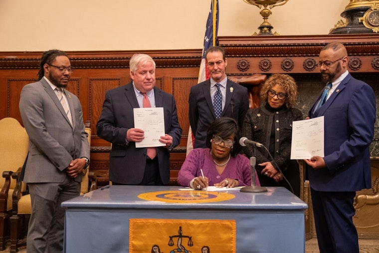 Philadelphia Mayor Signs Trio of Public Safety Bills Targeting Gambling Machines, Curfews, and License Plate Devices