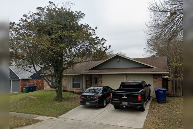 San Antonio Family Evacuates Unharmed as Firefighters Contain Blaze to Garage on Northeast Side