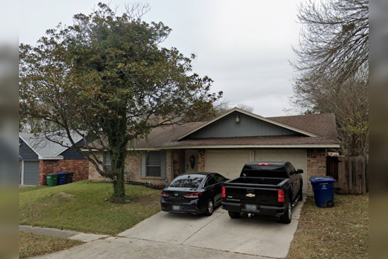 San Antonio Family Evacuates Unharmed as Firefighters Contain Blaze to Garage on Northeast Side