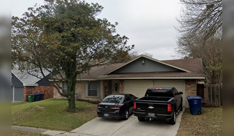 San Antonio Family Evacuates Unharmed as Firefighters Contain Blaze to Garage on Northeast Side