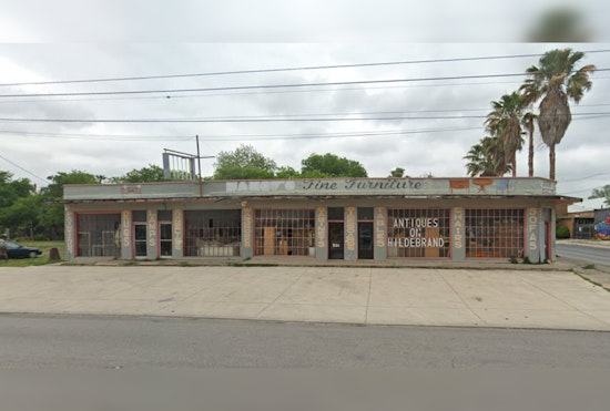 San Antonio Firefighters Rapidly Extinguish Antique Shop Blaze, Limiting Damage to $5,000