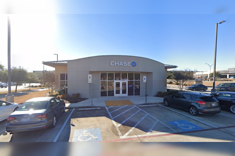 San Antonio Police Search for Suspects After Thieves Strike Chase Bank ATM in Stone Oak