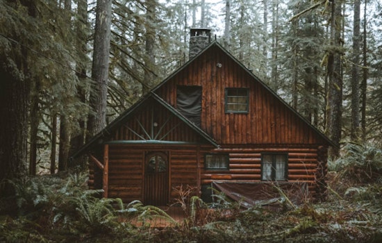 Seattle 'Urban Cabin' in Magnolia Hits Market at $712K, Boasting Historic Charm and Exclusivity