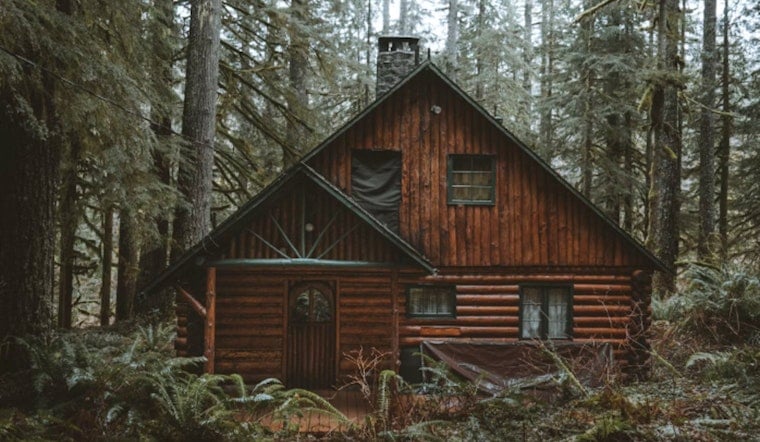 Seattle 'Urban Cabin' in Magnolia Hits Market at $712K, Boasting Historic Charm and Exclusivity
