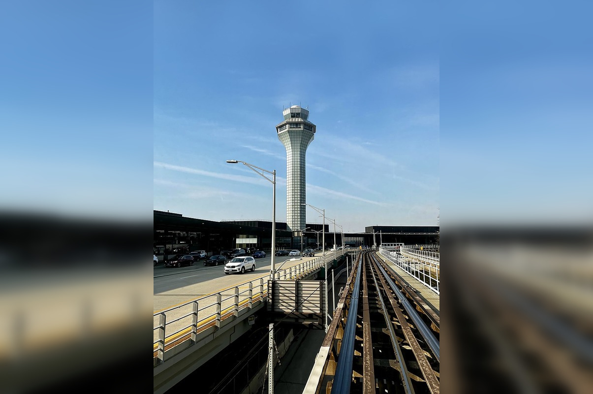 Senators Durbin and Duckworth Back Mayor Johnson's O'Hare Terminal