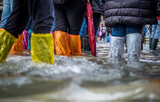 South Seattle Commuters Face Delays as Burst Pipe Floods State Route 99