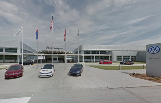 Southern Governors Warn Volkswagen Tennessee Workers Against Union Vote as UAW Eyes Expansion