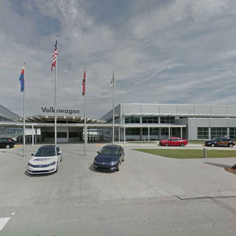 Southern Governors Warn Volkswagen Tennessee Workers Against Union Vote as UAW Eyes Expansion
