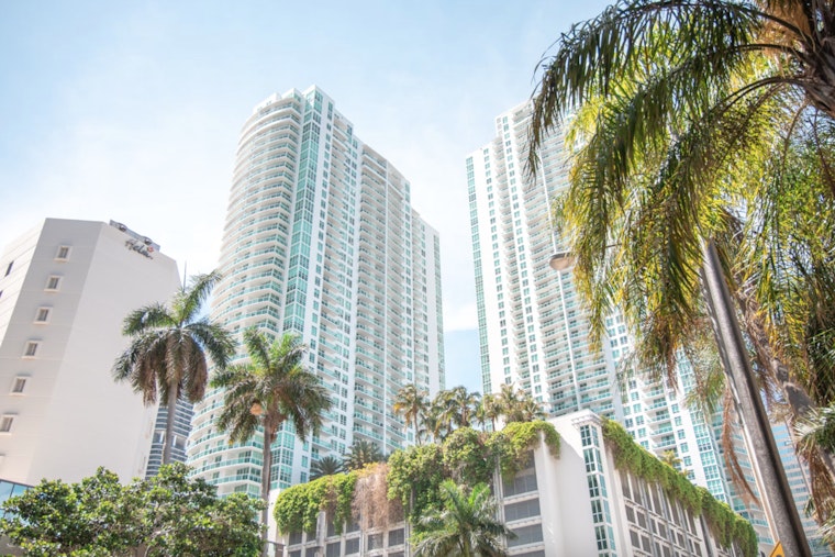 Sunny Weekend Ahead for Miami with Highs in the 80s, Showers Expected on Monday