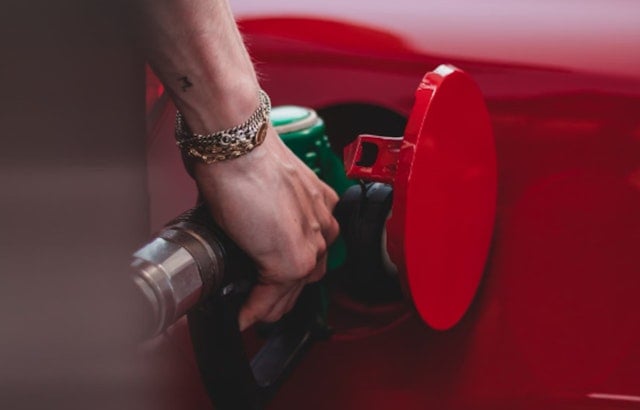 Tennessee Drivers See Modest Relief at Pumps With Gas Prices Dipping Slightly