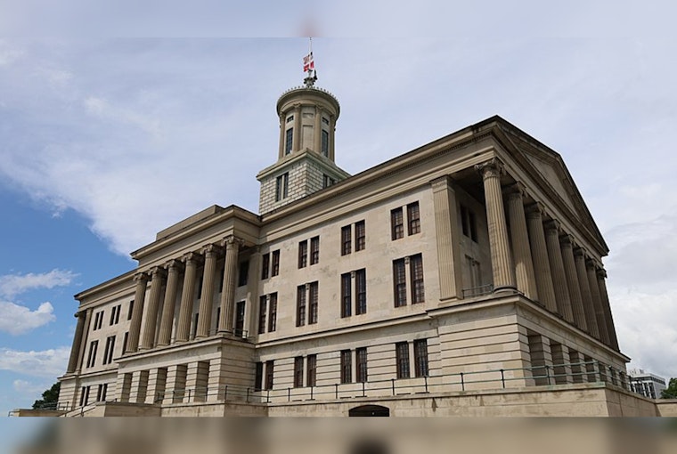 Tennessee Governor Enacts Law for Police to Report Undocumented Immigrants, Stirring Debate in Nashville