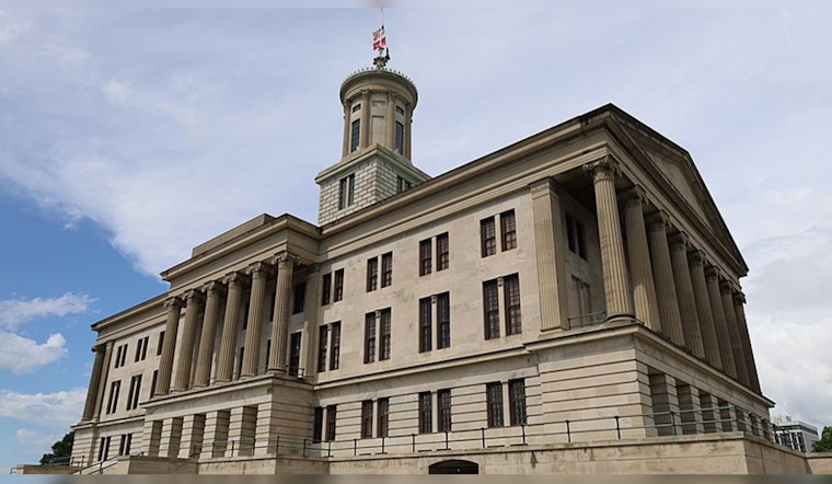 Tennessee Governor Enacts Law for Police to Report Undocumented Immigrants, Stirring Debate in Nashville