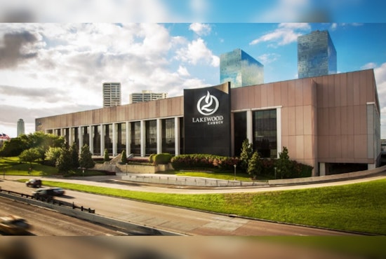 Texas Hosts 210 Megachurches: Houston Leads with 37, Lakewood Church Attracts 45,000 Believers
