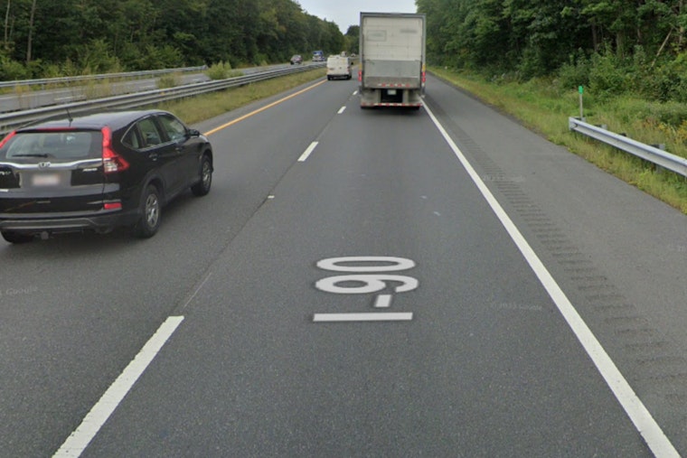 Traffic Delays on I-90 East in Brimfield as Two Tractor-Trailers Collide, Closing Right Lane