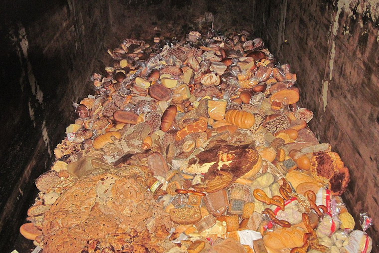 Wixom Leads Oakland County with Innovative Curbside Food Scrap Recycling Program
