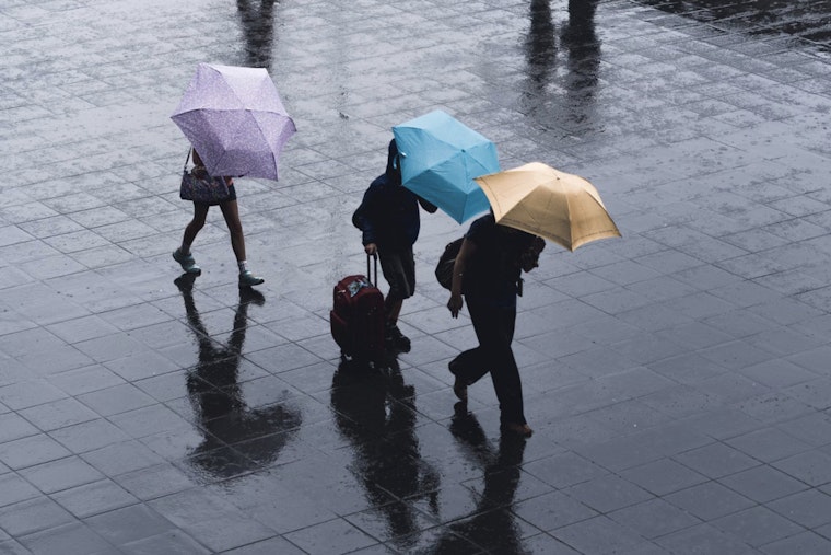 Atlanta Braces for Showers and Thunderstorms, Weather Service Advises Staying Dry This Week
