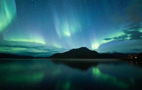 Aurora Ahoy: Northern Lights Dazzle the Southwest Sky in Rare Solar Spectacle