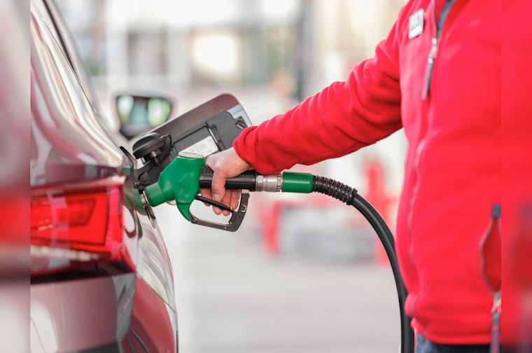 California's Potential Oil Profit Cap May Drive Up Arizona Gas Prices, Officials Warn