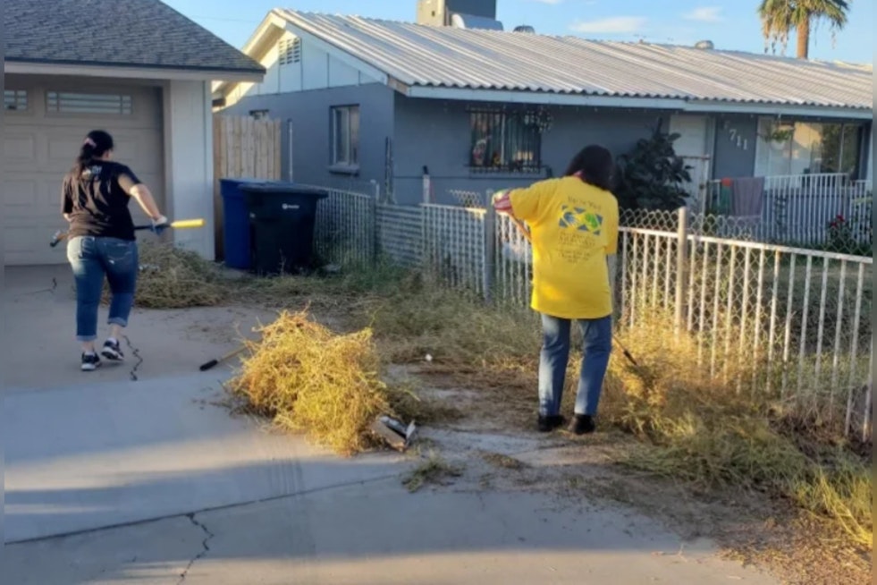 Chandler Community Volunteers "Pull Together" to Aid Neighbors with Home Upkeep Challenges