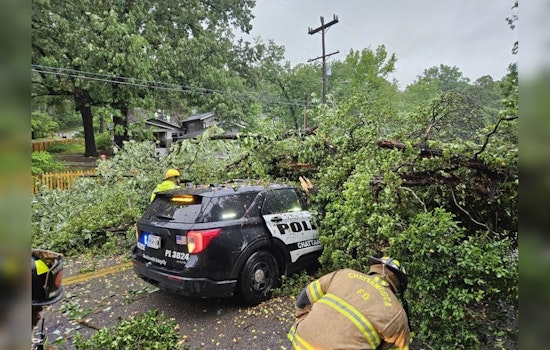 Chattanooga Officer Rescued After Tree Collapses on Patrol Car Amid Severe Weather