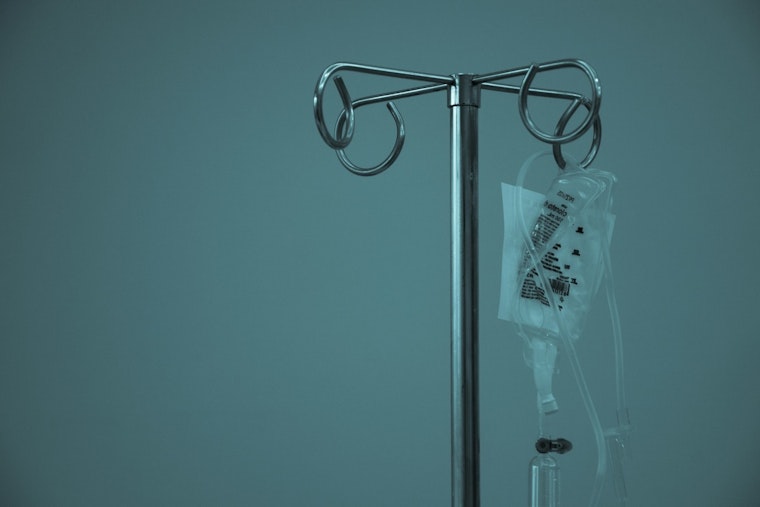 Chicago Police Captain Receives Lifesaving Double Lung Transplant After COVID-19 and Cancer Battle