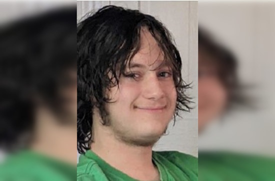 Chicago Police Enlist Public's Help to Find Missing 15-Year-Old Boy, Deanthony Veitch