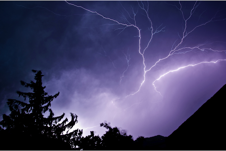Dallas Swallowed by Storm: 200K Left in the Dark, Lengthy Power Outages Expected