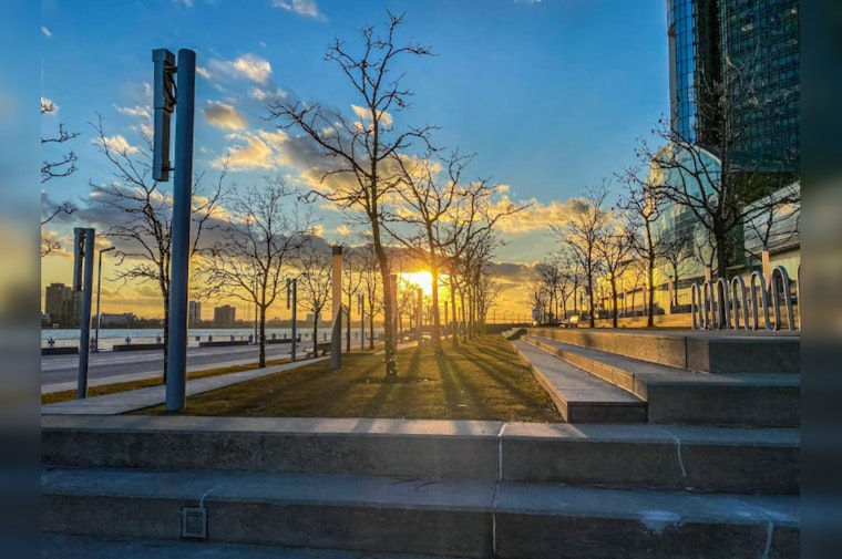 Detroit Residents Brace for Week of Sun, Showers, and Temperature Swings
