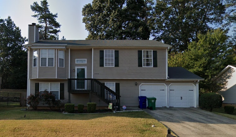 Family and Pets Flee Early Morning House Fire in Lithonia, Nearby Homes Damaged