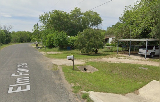 Fire Engulfs Mobile Home in West San Antonio; No Victims Found, Cause Under Investigation