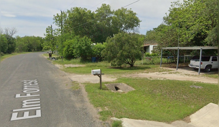 Fire Engulfs Mobile Home in West San Antonio; No Victims Found, Cause Under Investigation