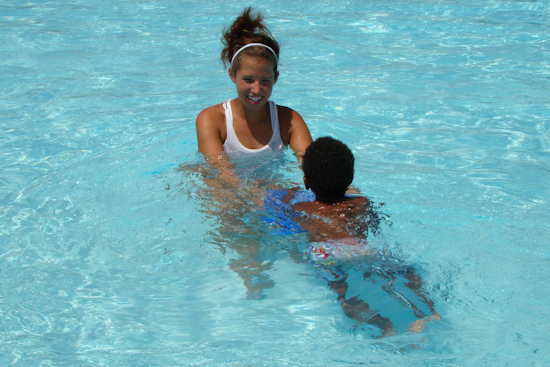 Garland Opens Registration for Summer Swim Lessons at Bradfield Pool for All Ages