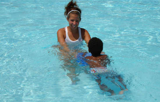 Garland Opens Registration for Summer Swim Lessons at Bradfield Pool for All Ages
