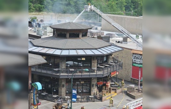 Gatlinburg Parkway Reopens After Quick Response to Fire at Dick's Last Resort