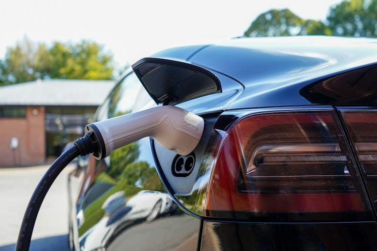Gilbert Considers Implementing Fees at EV Charging Stations, Public Hearing Set for June